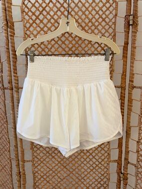 NWT Aerie Women’s White Smocked Waist Flowy Shorts